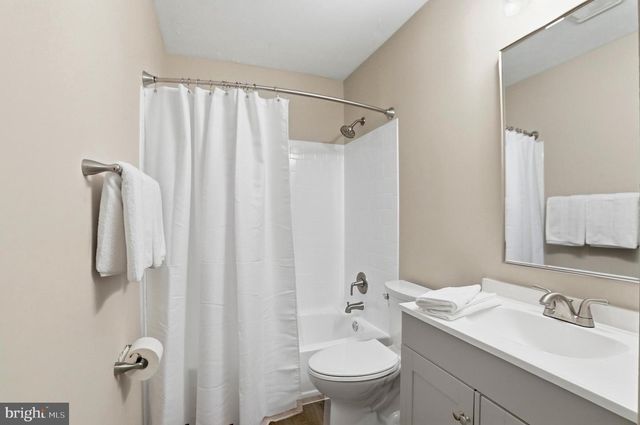 11905 FALLING CREEK DR, Manassas, VA 20112