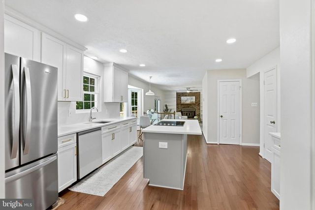 11905 FALLING CREEK DR, Manassas, VA 20112
