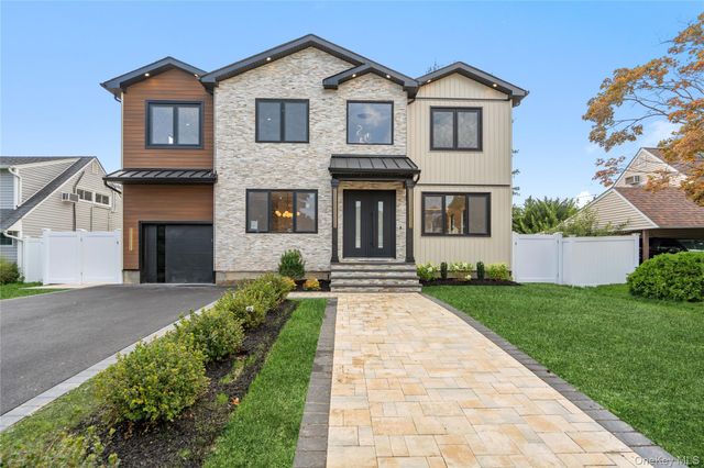 30 Hedge Lane, Westbury, NY 11590