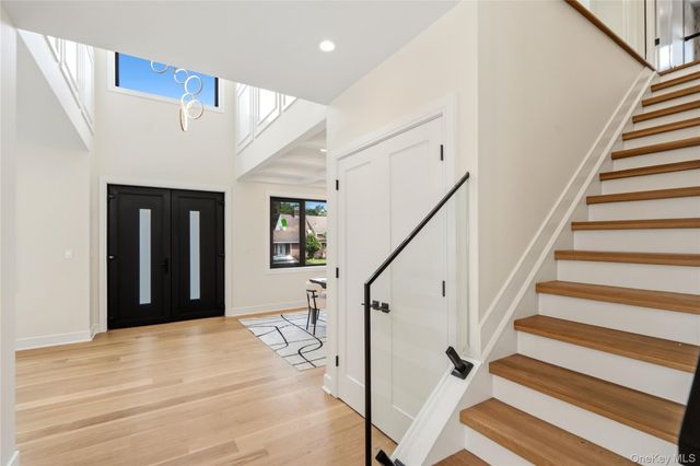 30 Hedge Lane, Westbury, NY 11590