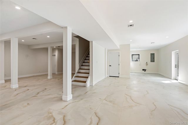 30 Hedge Lane, Westbury, NY 11590