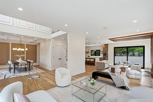 30 Hedge Lane, Westbury, NY 11590
