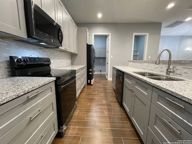 133 W Pat Dolan, Blanco, TX 78606