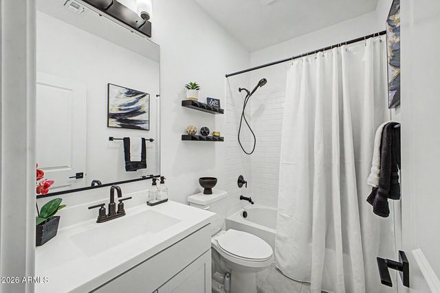 8620 W HAYWARD Avenue, Glendale, AZ 85305