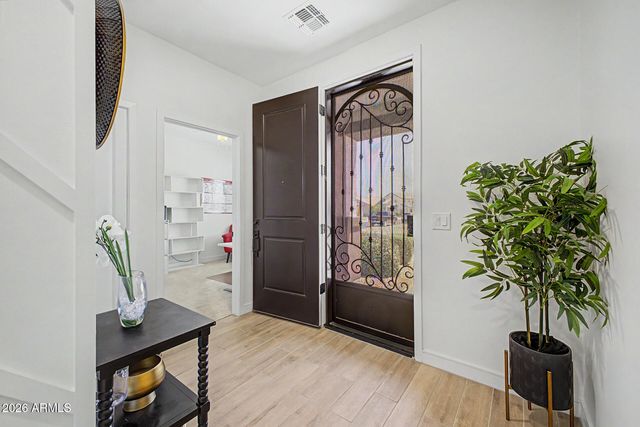 8620 W HAYWARD Avenue, Glendale, AZ 85305
