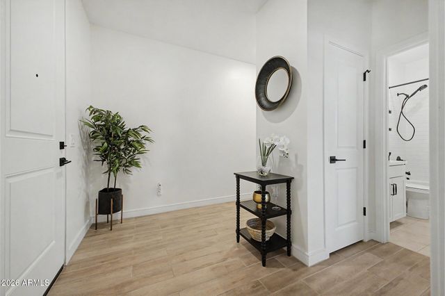 8620 W HAYWARD Avenue, Glendale, AZ 85305