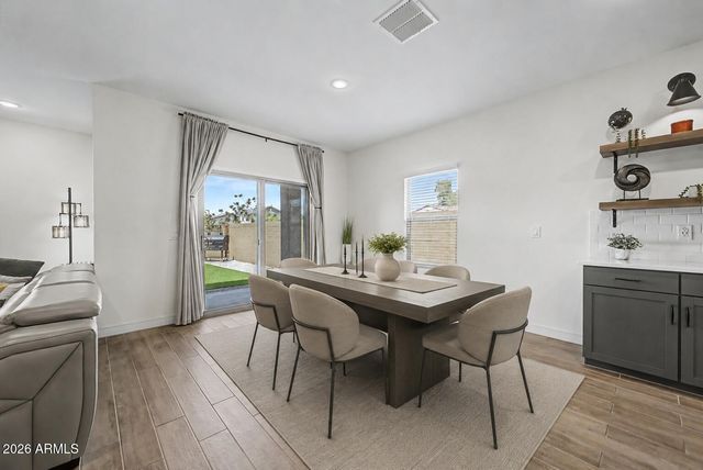 8620 W HAYWARD Avenue, Glendale, AZ 85305