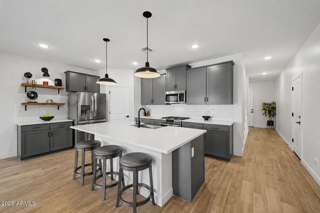 8620 W HAYWARD Avenue, Glendale, AZ 85305