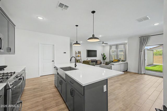 8620 W HAYWARD Avenue, Glendale, AZ 85305