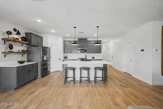 8620 W HAYWARD Avenue, Glendale, AZ 85305
