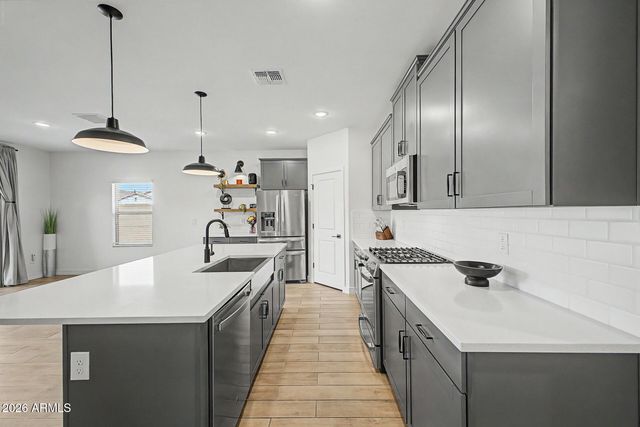 8620 W HAYWARD Avenue, Glendale, AZ 85305