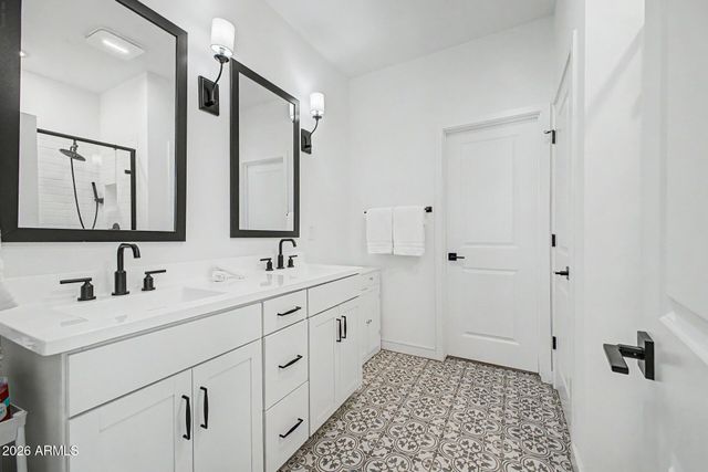8620 W HAYWARD Avenue, Glendale, AZ 85305