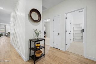 8620 W HAYWARD Avenue, Glendale, AZ 85305