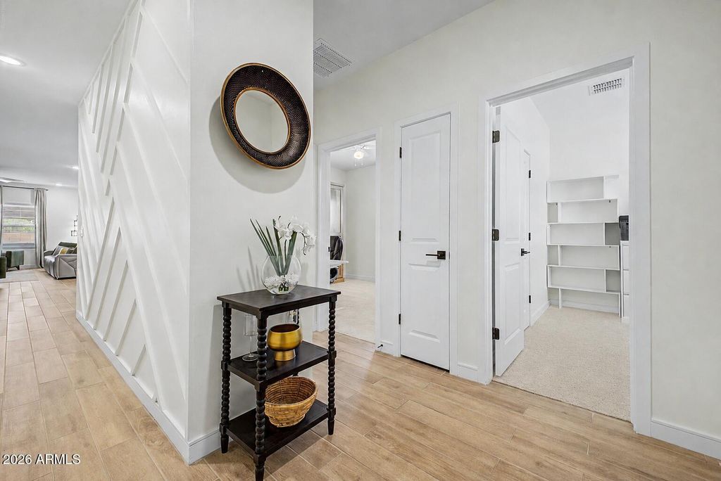 8620 W HAYWARD Avenue, Glendale, AZ 85305