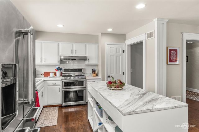 806 Fellows Street, St. Charles, IL 60174