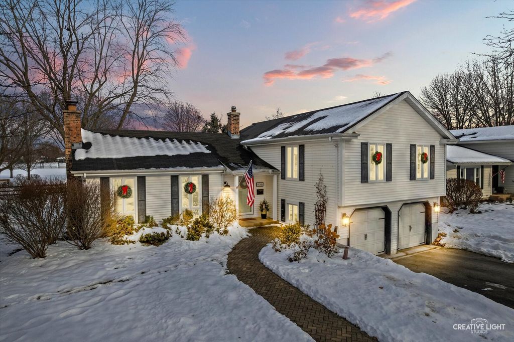 806 Fellows Street, St. Charles, IL 60174