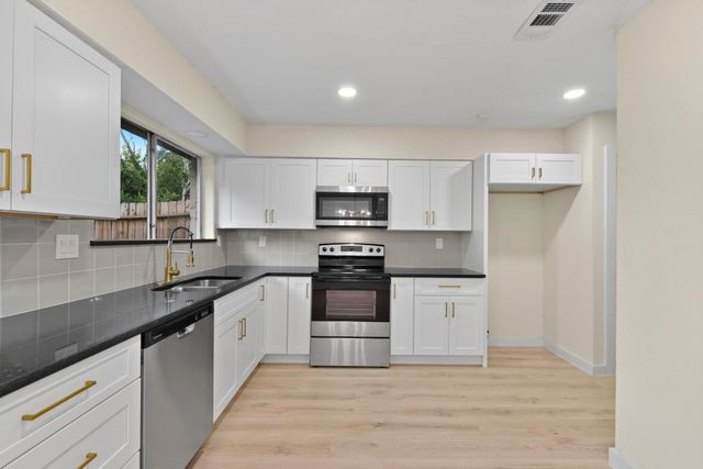 2322 Aprilmont Drive, Sugar Land, TX 77498