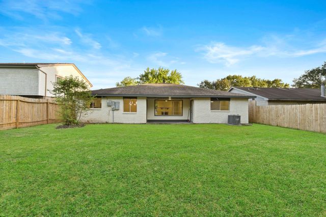 2322 Aprilmont Drive, Sugar Land, TX 77498