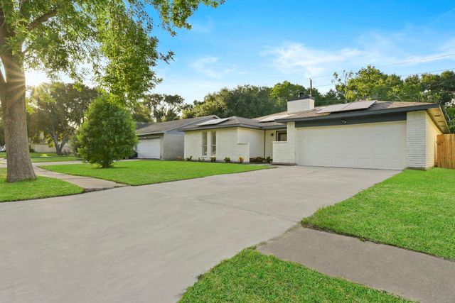 2322 Aprilmont Drive, Sugar Land, TX 77498