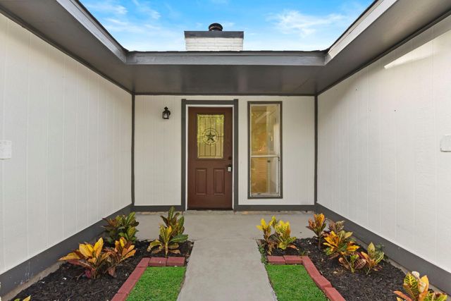 2322 Aprilmont Drive, Sugar Land, TX 77498