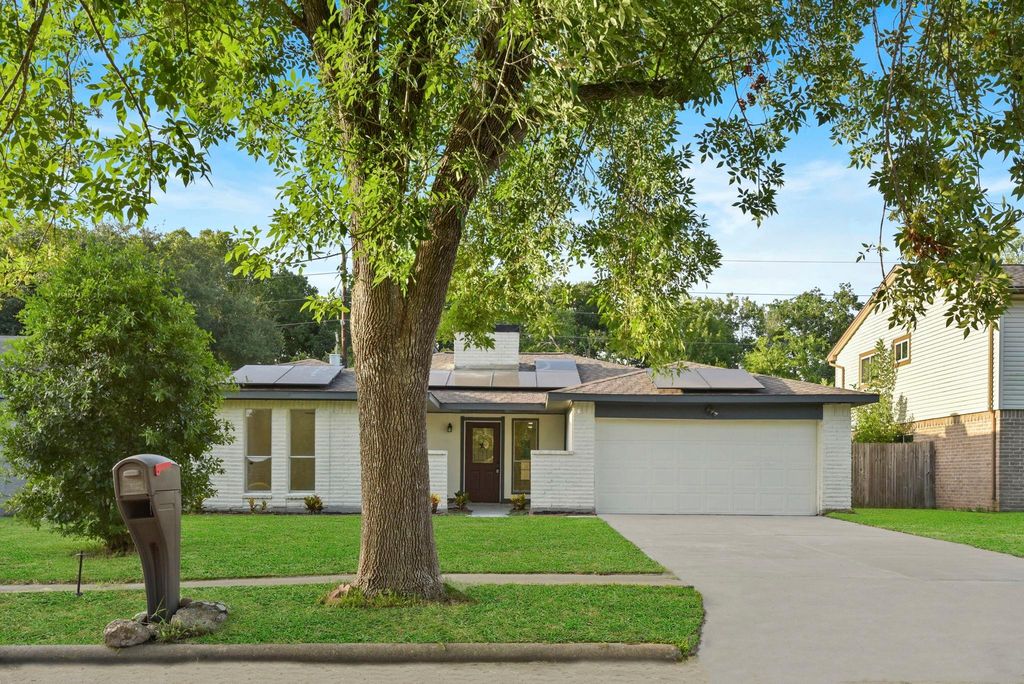 2322 Aprilmont Drive, Sugar Land, TX 77498