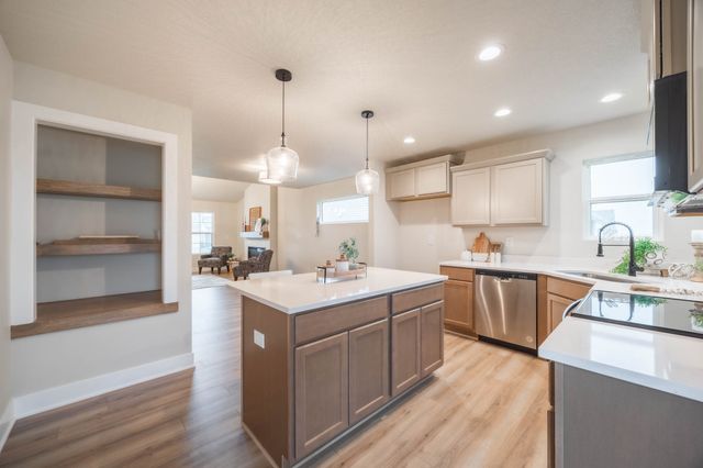 201 S Valley View Drive, Norwalk, IA 50211