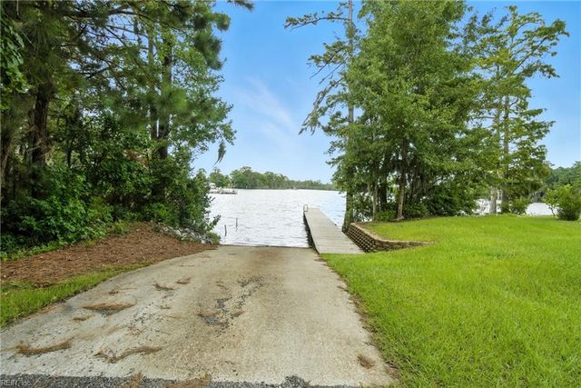 503 Pointe Vista DR, Elizabeth City, NC 27909