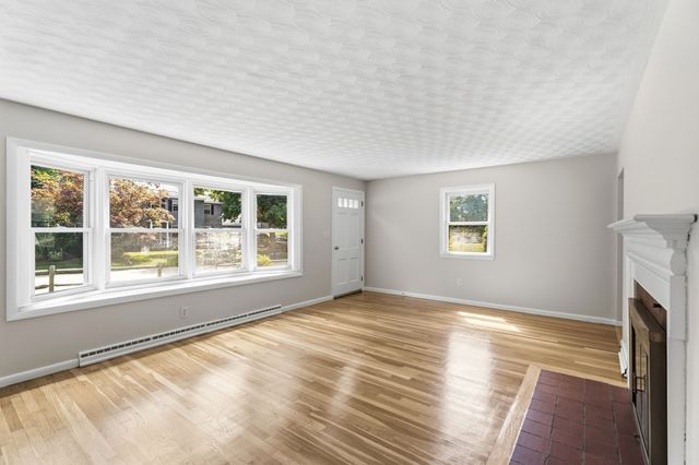9 Hidden Way, Chelmsford, MA 01824