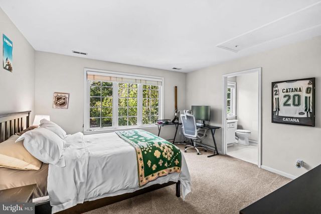 5 SOMERTON SQ, Medford, NJ 08055