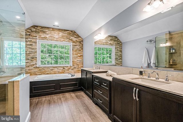 5 SOMERTON SQ, Medford, NJ 08055
