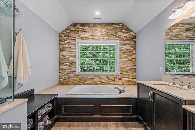 5 SOMERTON SQ, Medford, NJ 08055