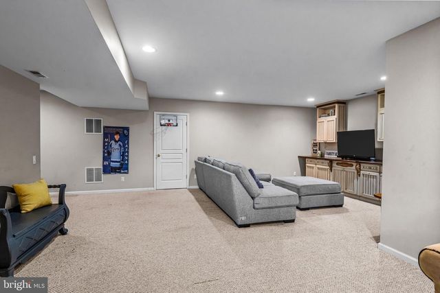 5 SOMERTON SQ, Medford, NJ 08055