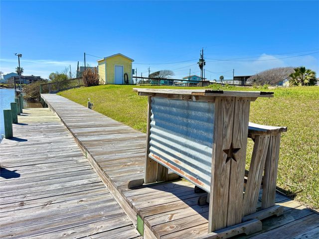 355 County Road 202, Sargent, TX 77414