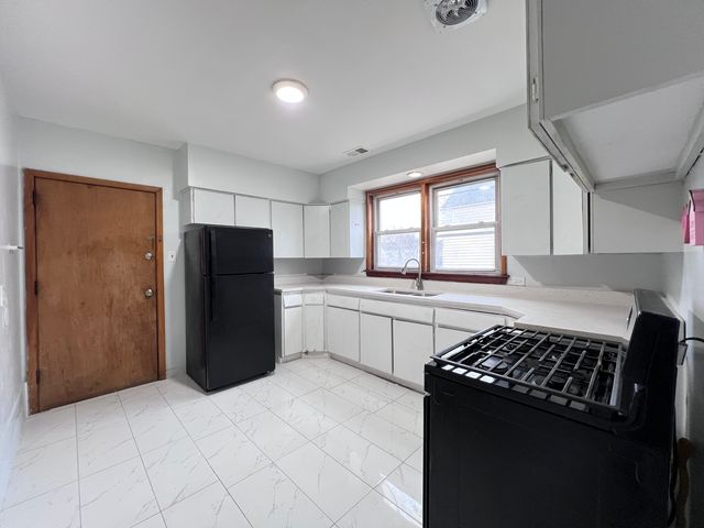 5217 S Hermitage Avenue 2F, Chicago, IL 60609
