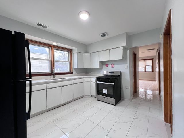 5217 S Hermitage Avenue 2F, Chicago, IL 60609