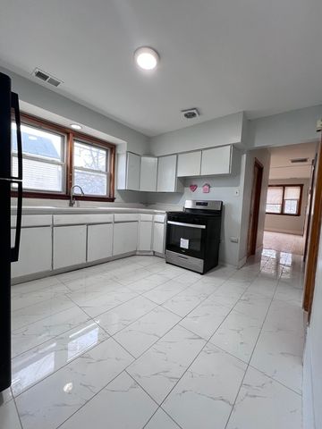 5217 S Hermitage Avenue 2F, Chicago, IL 60609