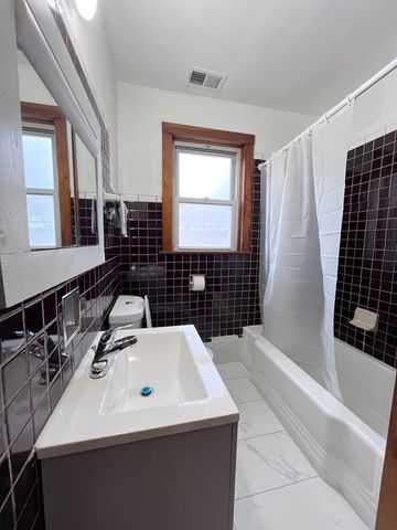 5217 S Hermitage Avenue 2F, Chicago, IL 60609