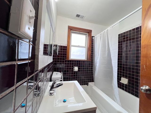 5217 S Hermitage Avenue 2F, Chicago, IL 60609