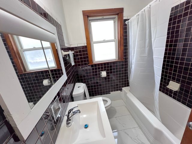 5217 S Hermitage Avenue 2F, Chicago, IL 60609