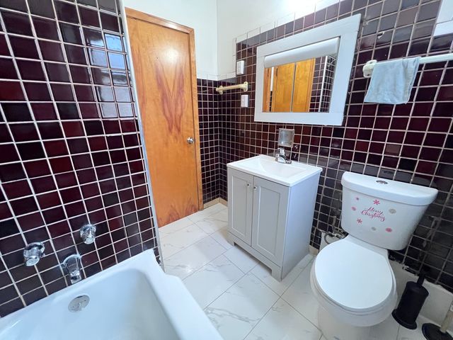 5217 S Hermitage Avenue 2F, Chicago, IL 60609