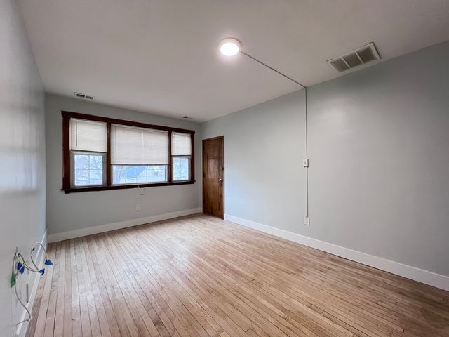 5217 S Hermitage Avenue 2F, Chicago, IL 60609