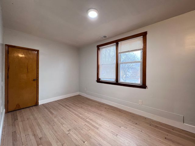 5217 S Hermitage Avenue 2F, Chicago, IL 60609