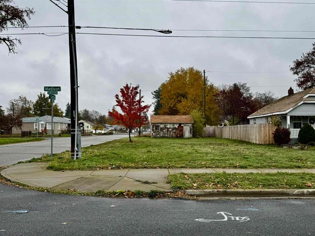 5826 N Madison St, Spokane, WA 99205