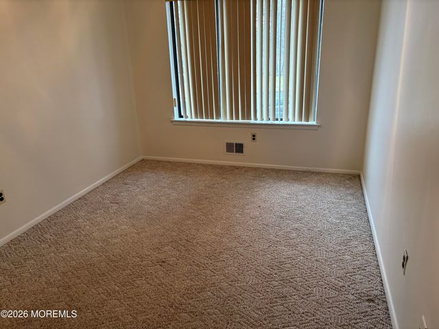 13 Chippewa Road, Toms River, NJ 08753