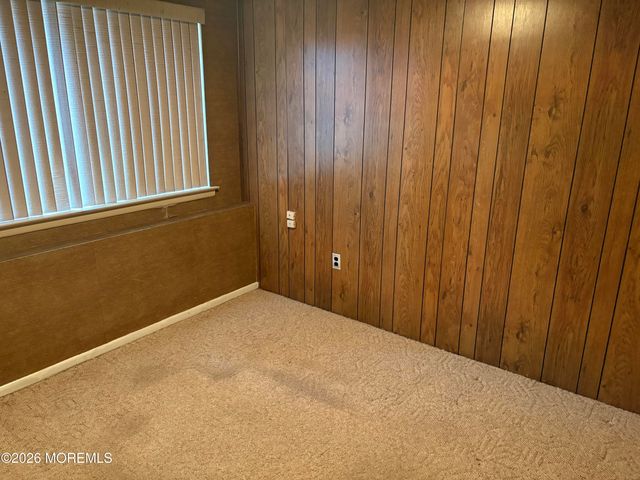 13 Chippewa Road, Toms River, NJ 08753