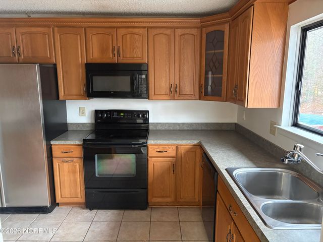 13 Chippewa Road, Toms River, NJ 08753