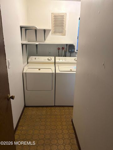 13 Chippewa Road, Toms River, NJ 08753