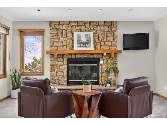 25924 Gateway Dr, Golden, CO 80401