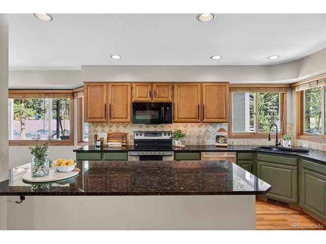 25924 Gateway Dr, Golden, CO 80401