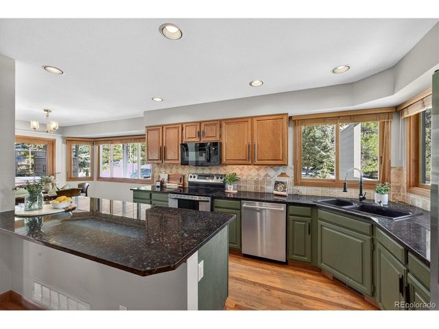 25924 Gateway Dr, Golden, CO 80401